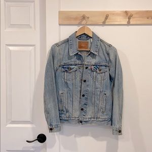 Levi’s denim jacket